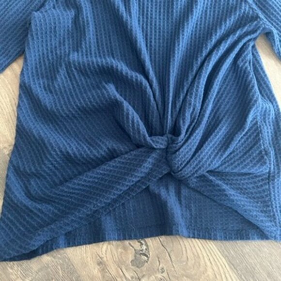 blue wrap front top - Picture 2 of 4